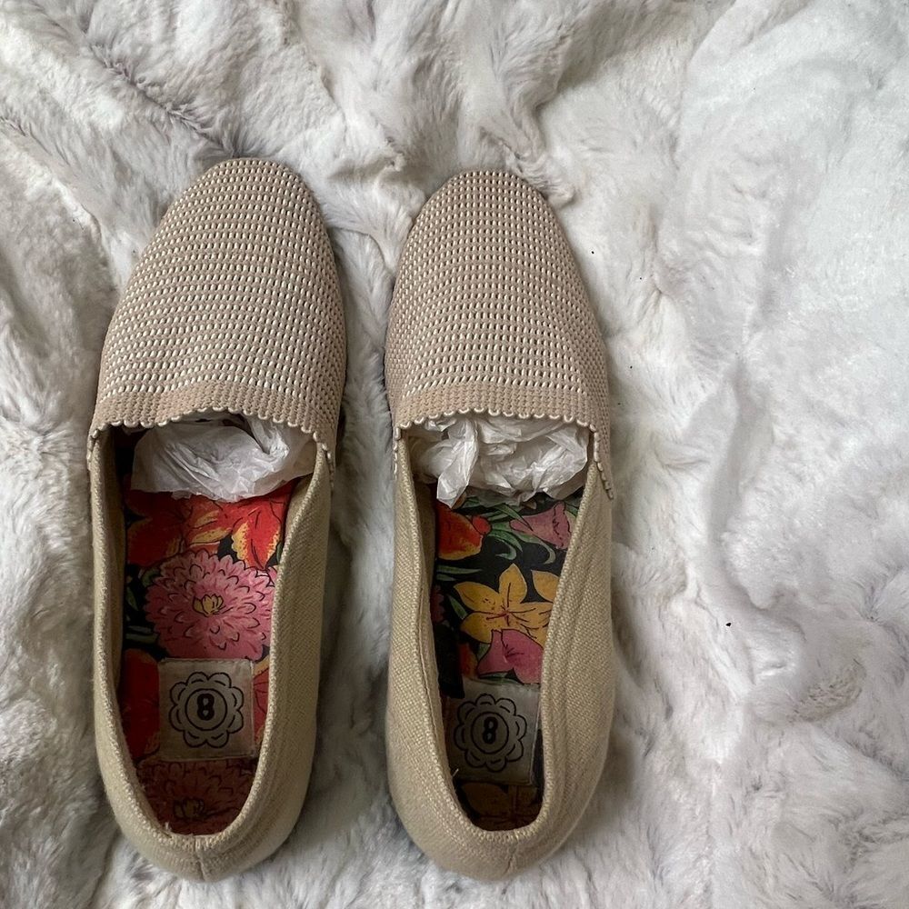Shoes   - Picture 7 of 8